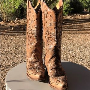 COPY - CORRAL BOOTS SIZE 7